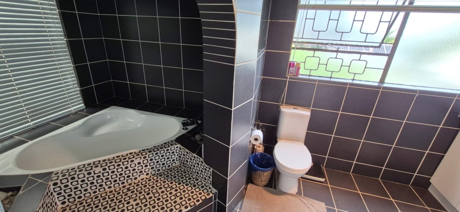 4 Bedroom Property for Sale in Pellissier Free State